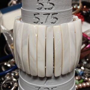 White Mother-of-Pearl Stretch Bracelet